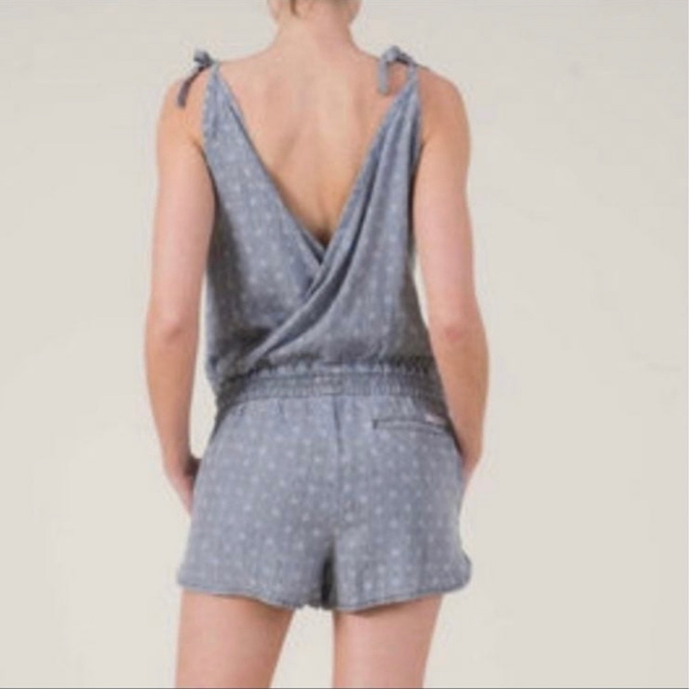 Anthropologie Level 99 Cassie Chambray Romper Gray Printed Denim Size Medium - Picture 3 of 10